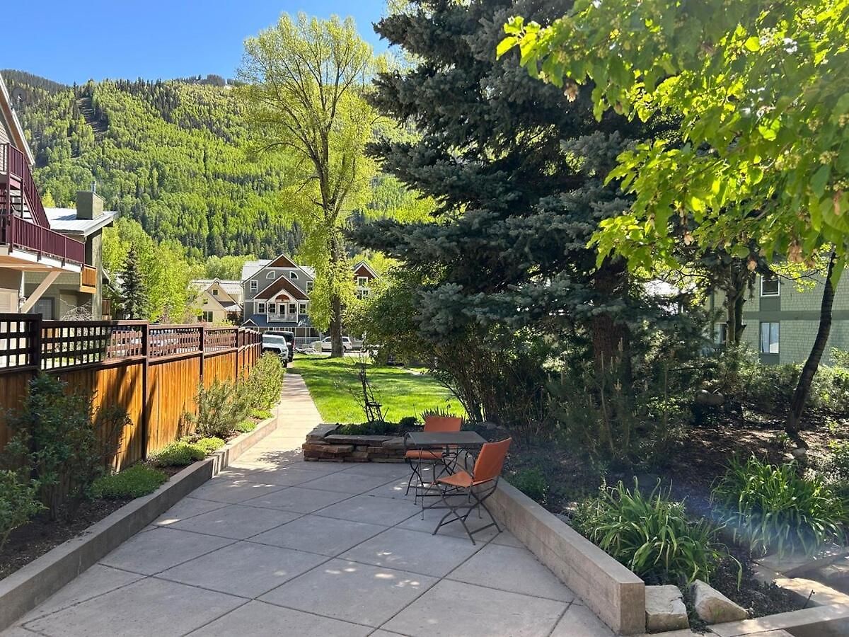 In Town Slope View With Sunny Patio Apartment *