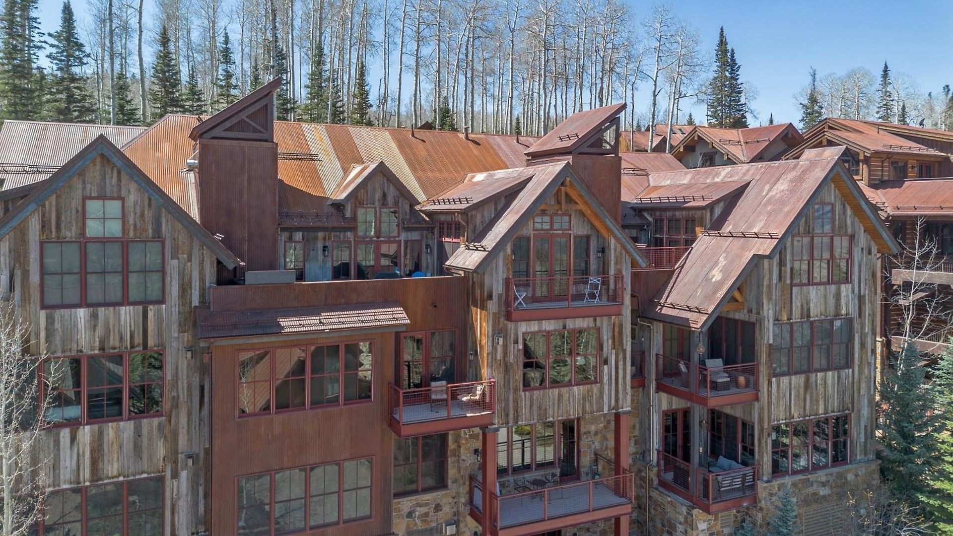 Slopeside Reserve Apartment
