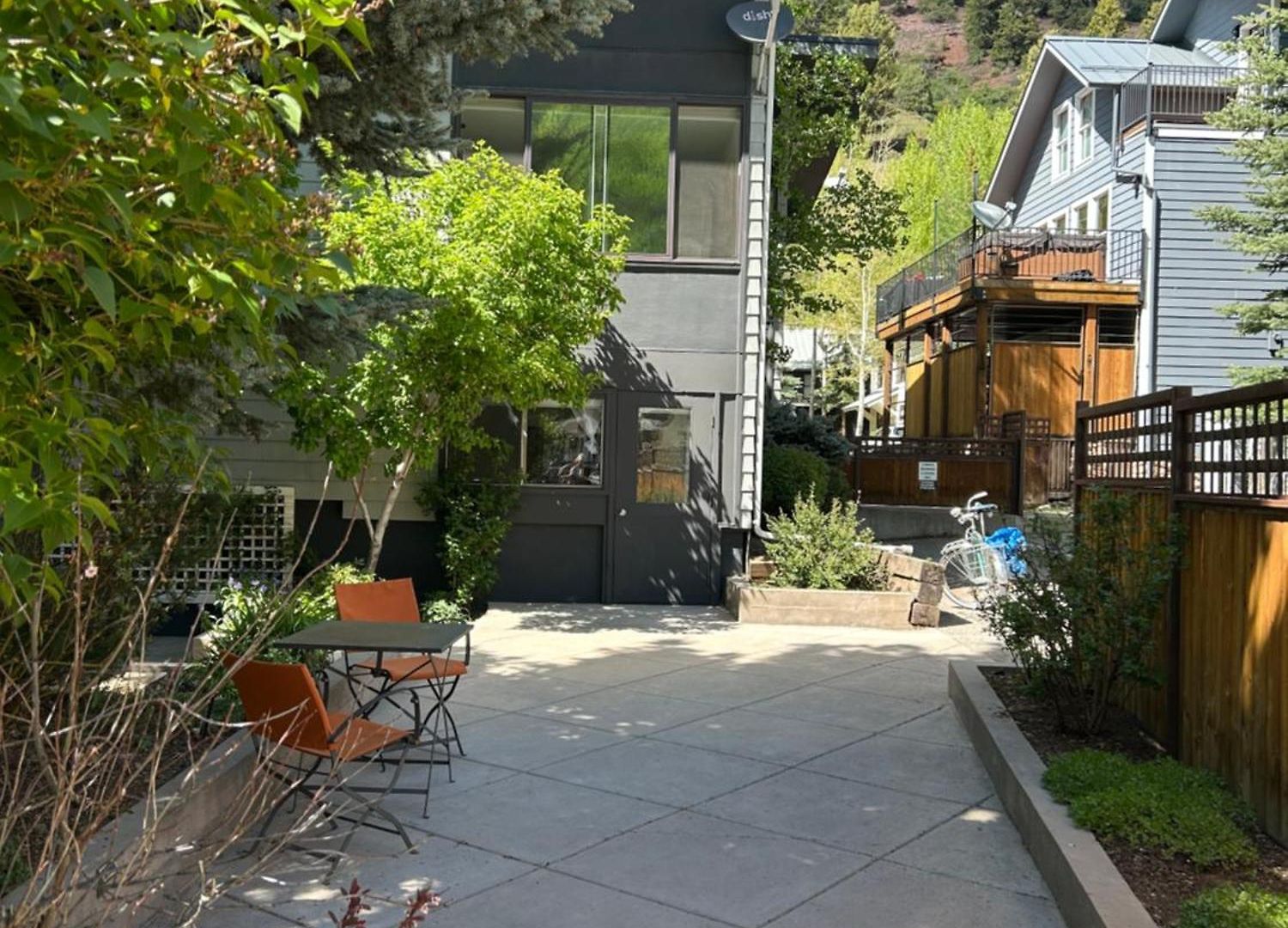 In Town Slope View With Sunny Patio Telluride