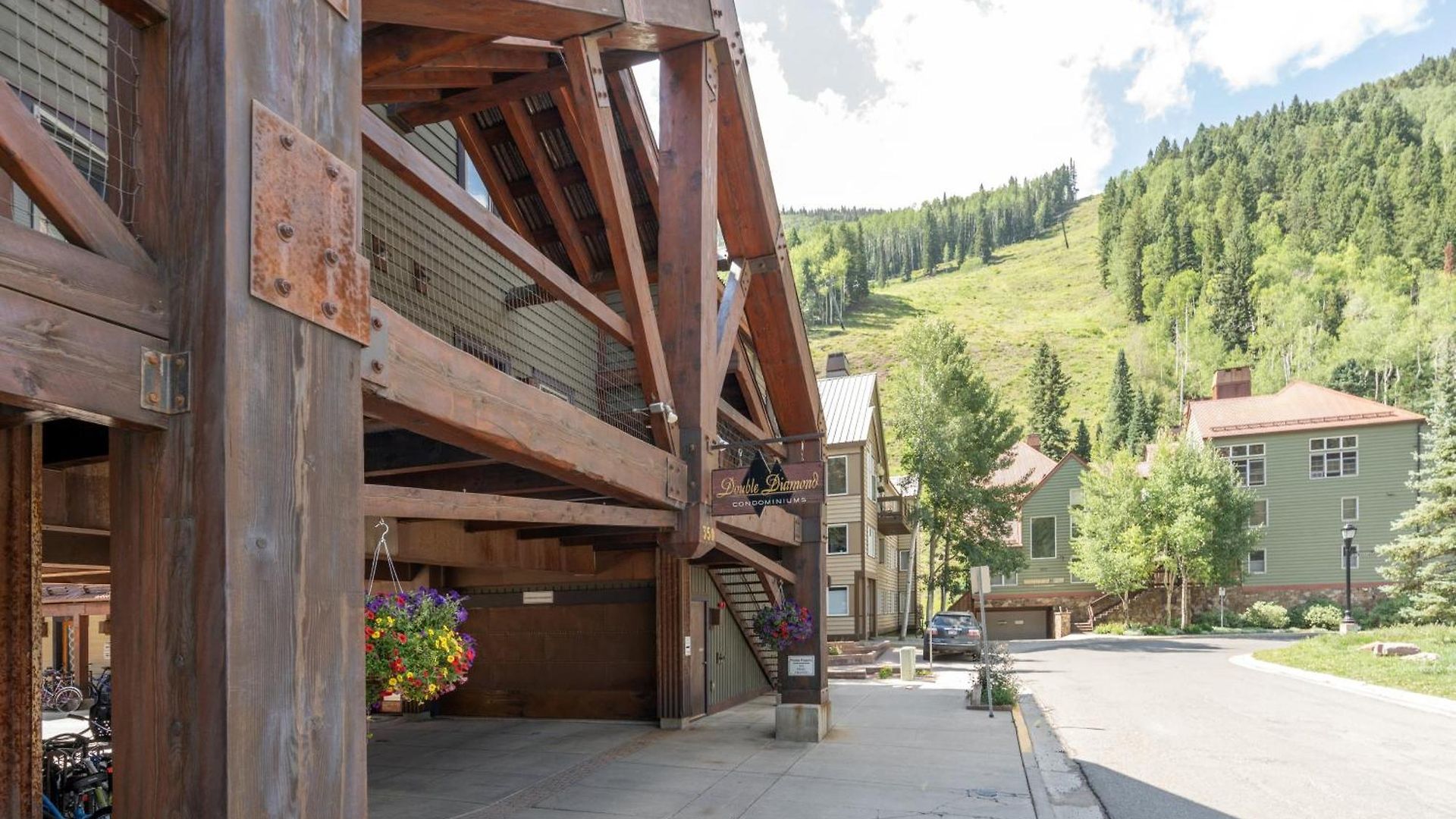 Slopeside Hideaway Apartment