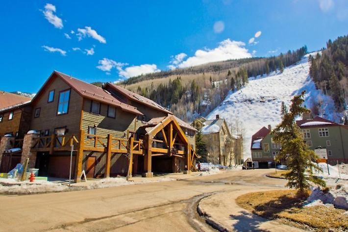 Slopeside Hideaway *