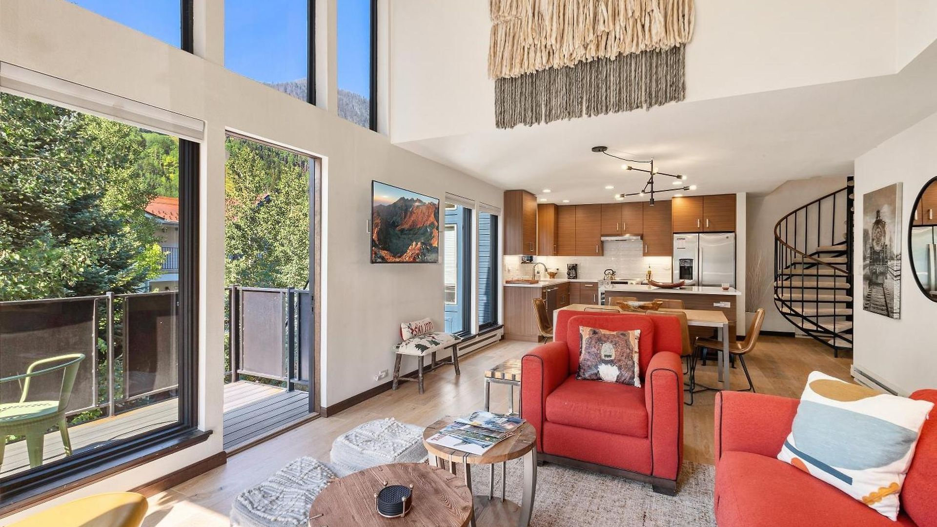 Big & Bright Hidden Gem With Garage, Hot Tub, Lux Kitchen Apartment Telluride