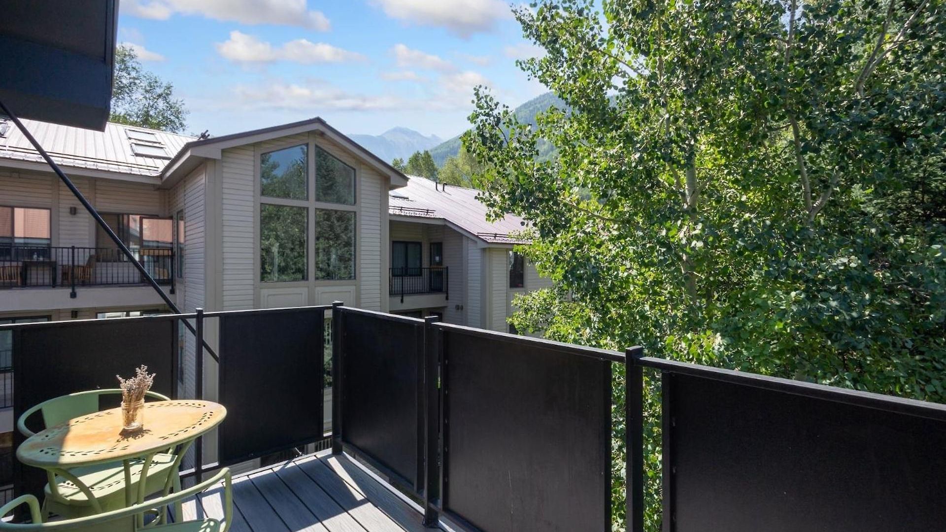 Apartment Big & Bright Hidden Gem With Garage, Hot Tub, Lux Kitchen