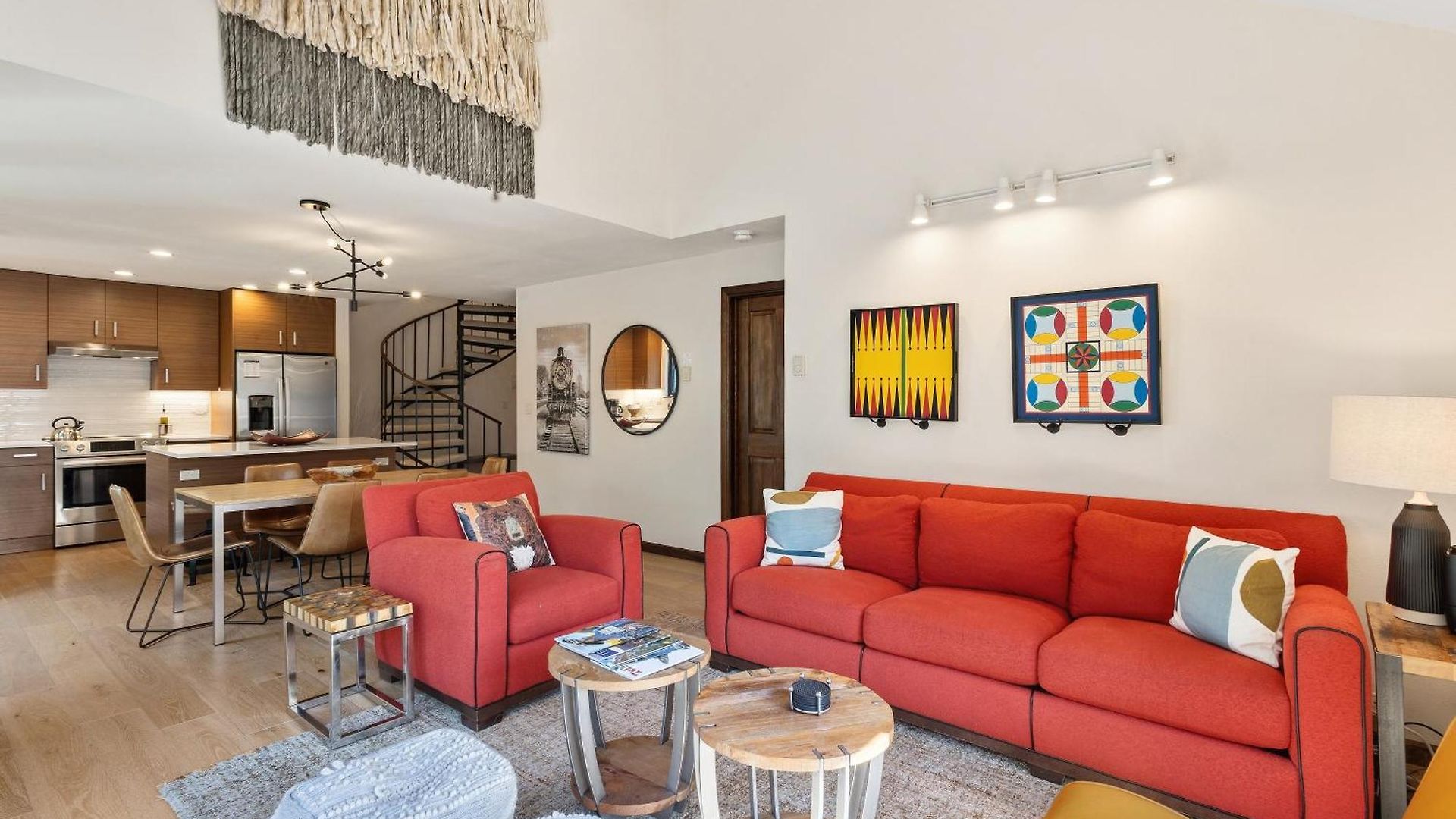 Apartment Big & Bright Hidden Gem With Garage, Hot Tub, Lux Kitchen