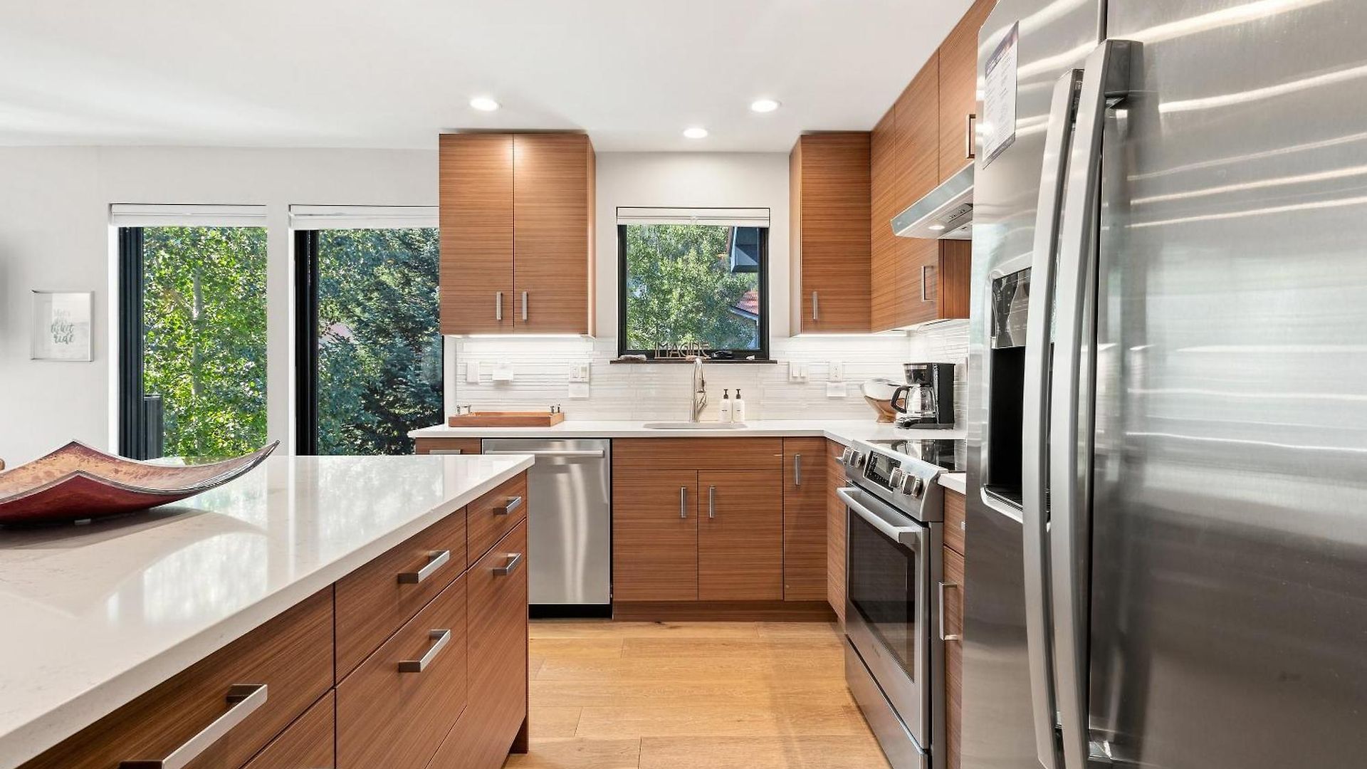 Big & Bright Hidden Gem With Garage, Hot Tub, Lux Kitchen