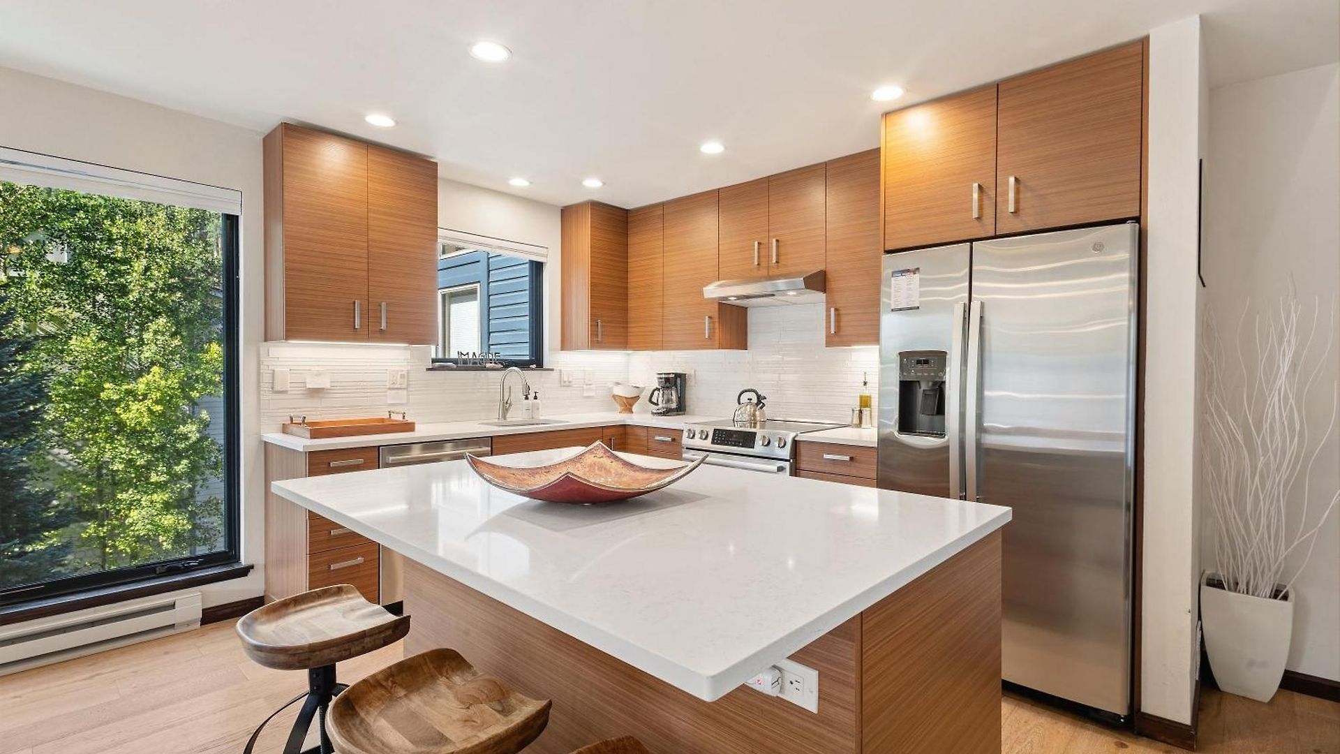 Apartment Big & Bright Hidden Gem With Garage, Hot Tub, Lux Kitchen *