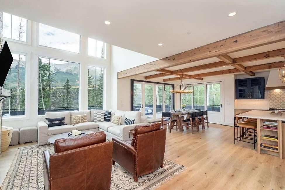 Holiday home Luxe Oasis - Hot Tub & Deck & Views