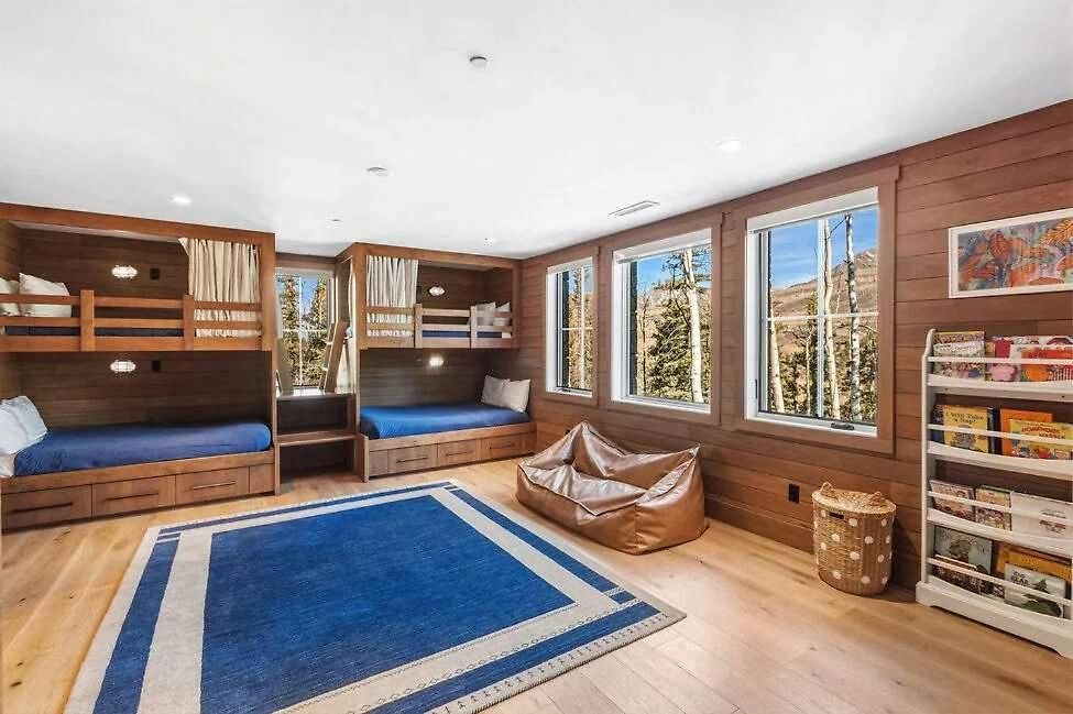 Luxe Oasis - Hot Tub & Deck & Views
