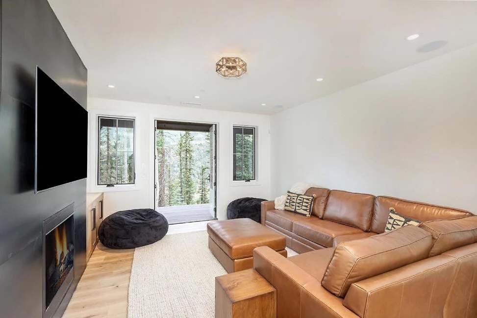 Holiday home Luxe Oasis - Hot Tub & Deck & Views