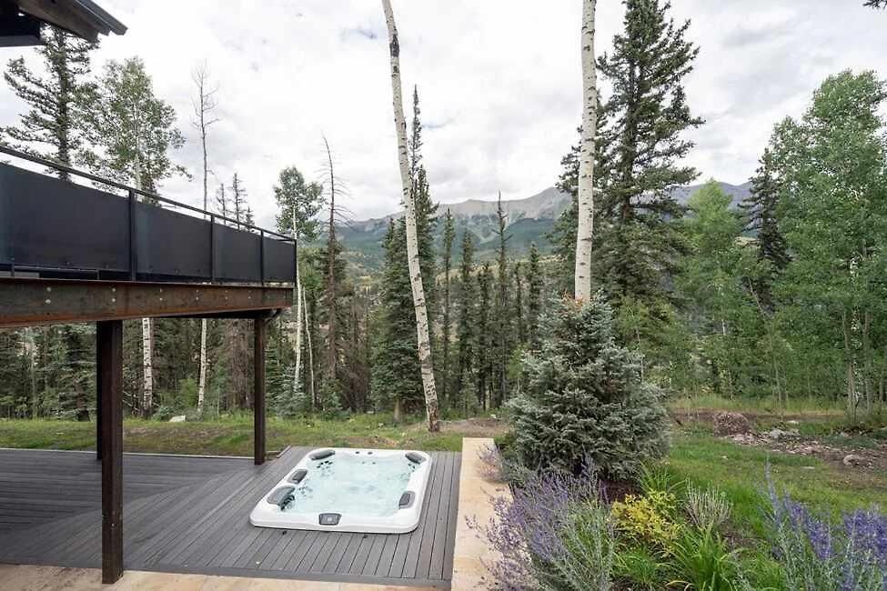 Luxe Oasis - Hot Tub & Deck & Views