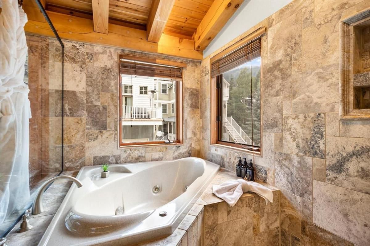 Holiday home Wildwood Canyon - Views & Hot Tub