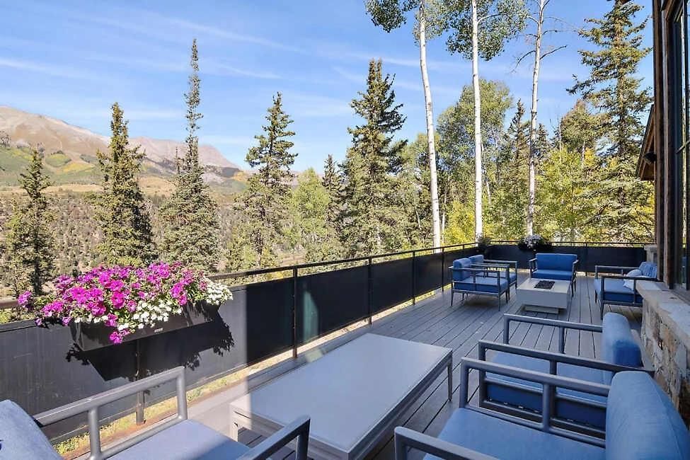 Luxe Oasis - Hot Tub & Deck & Views