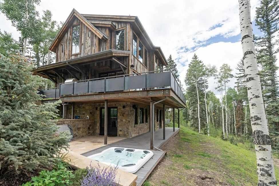 Luxe Oasis - Hot Tub & Deck & Views Holiday home *