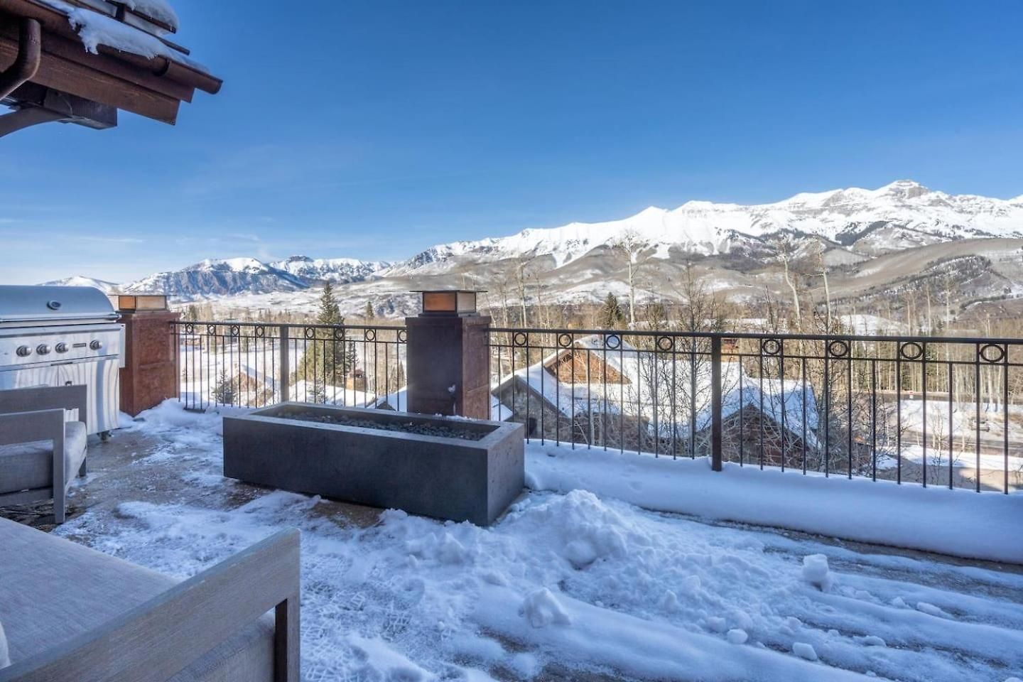 Elegant 4-bedroom Penthouse Above Mountain Village Telluride