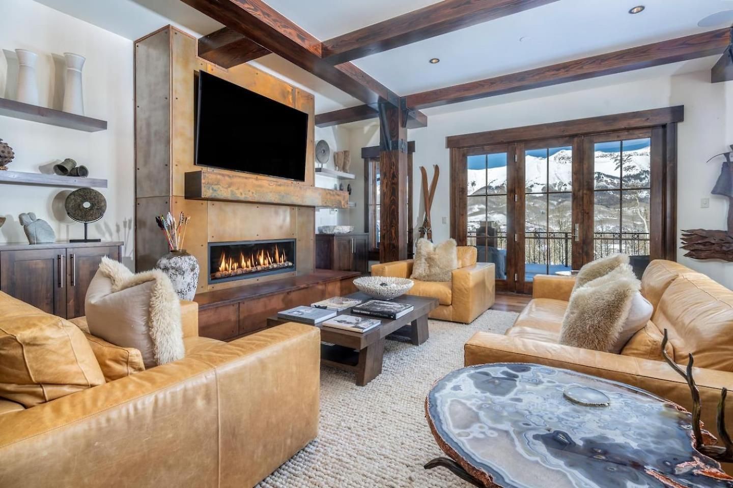 Apartment Elegant 4-bedroom Penthouse Above Mountain Village
