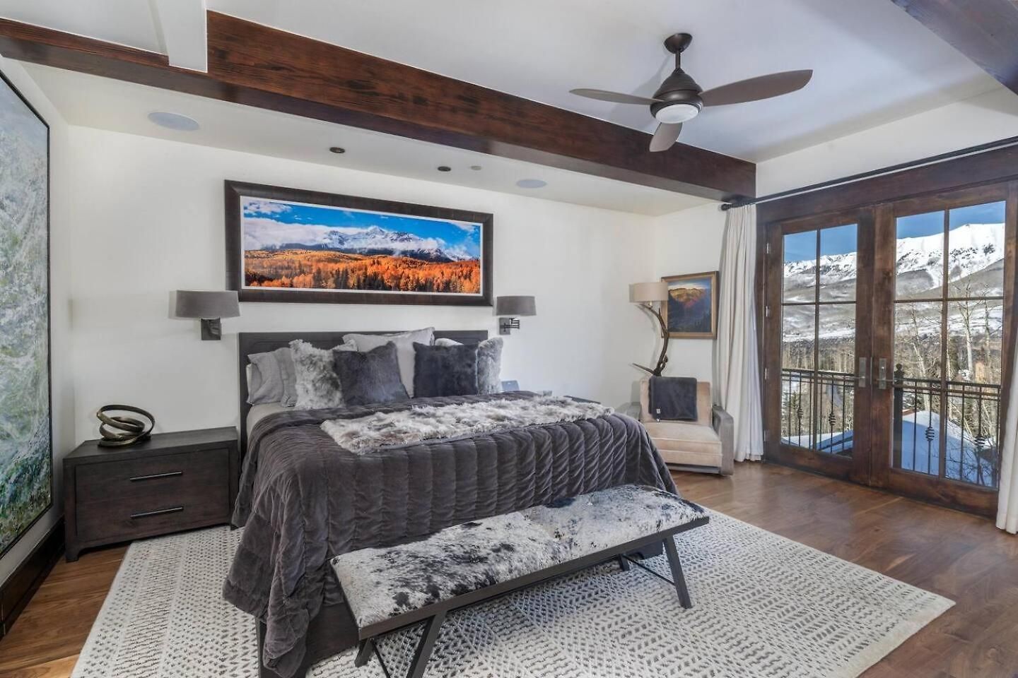 Elegant 4-bedroom Penthouse Above Mountain Village