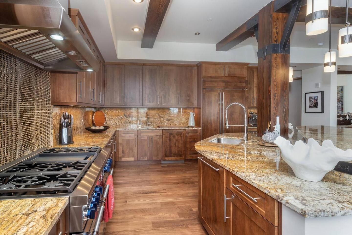 Apartment Elegant 4-bedroom Penthouse Above Mountain Village