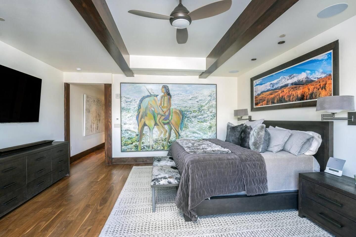 Elegant 4-bedroom Penthouse Above Mountain Village