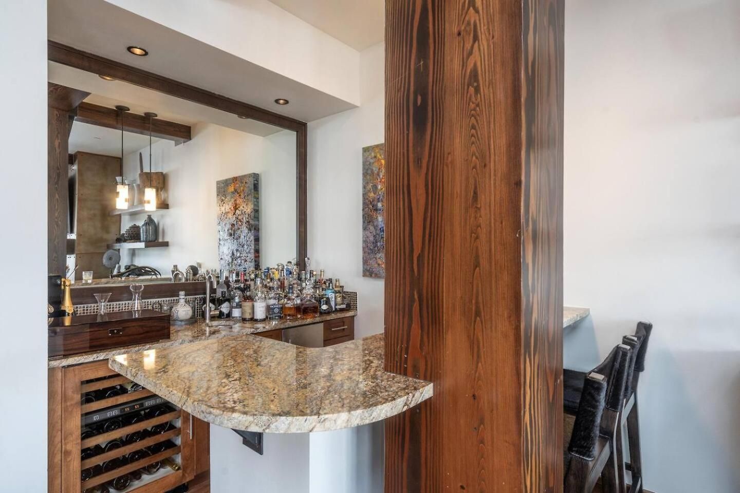 Elegant 4-bedroom Penthouse Above Mountain Village *