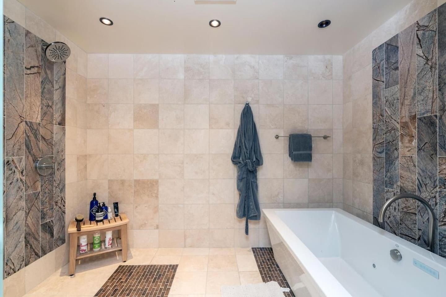 Elegant 4-bedroom Penthouse Above Mountain Village * Telluride