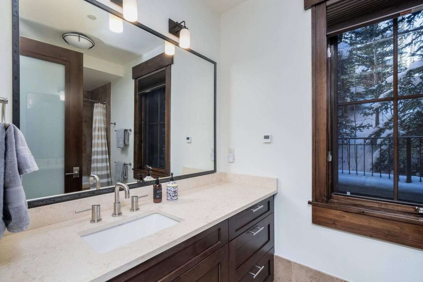 Elegant 4-bedroom Penthouse Above Mountain Village Telluride