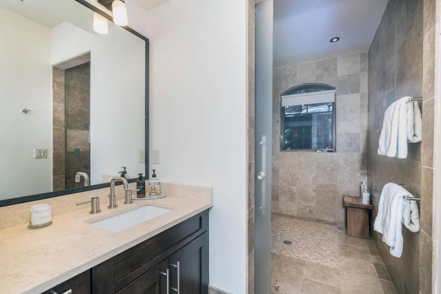 Elegant 4-bedroom Penthouse Above Mountain Village