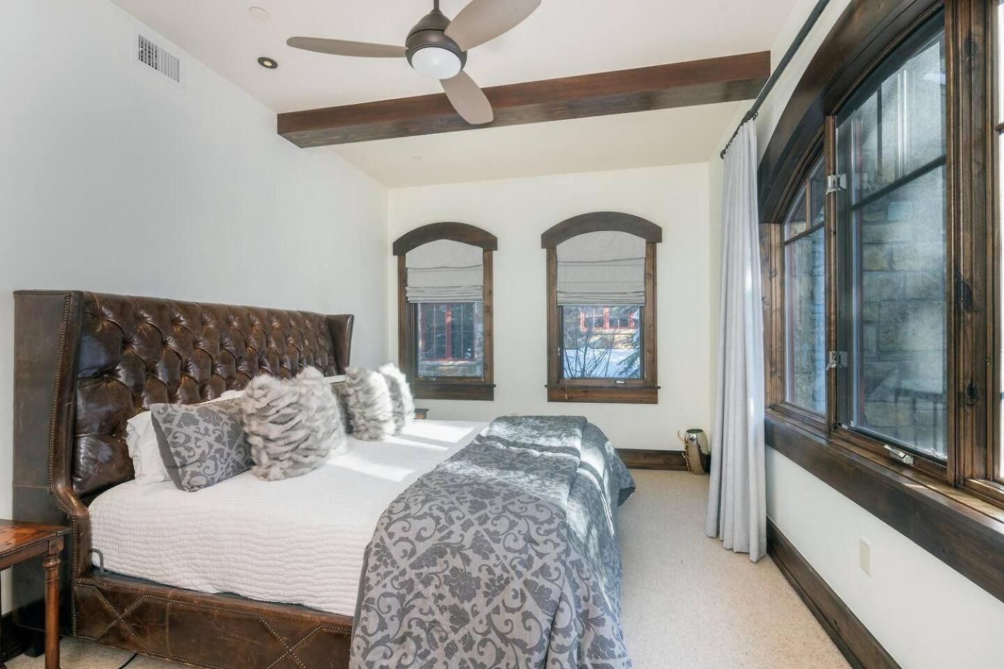 Elegant 4-bedroom Penthouse Above Mountain Village * Telluride