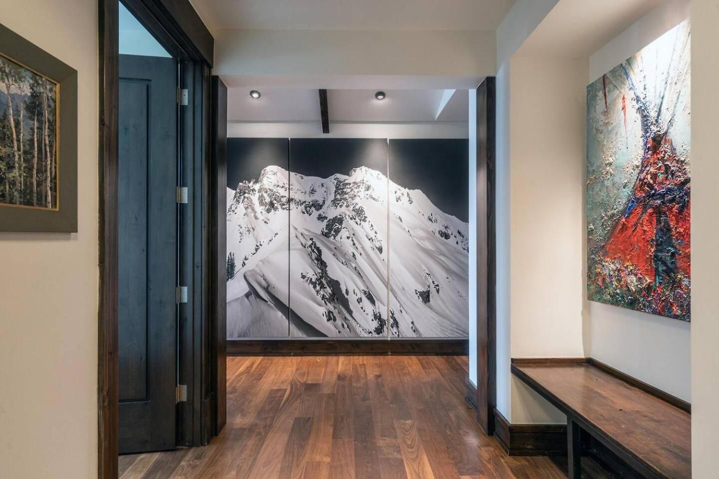 Elegant 4-bedroom Penthouse Above Mountain Village *
