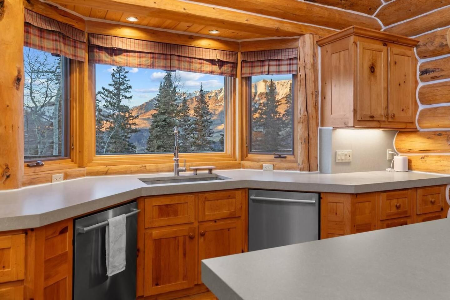 Luxury Ski-in/ski-out Alpine Holiday home *