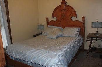 Smedleys Suites 2*