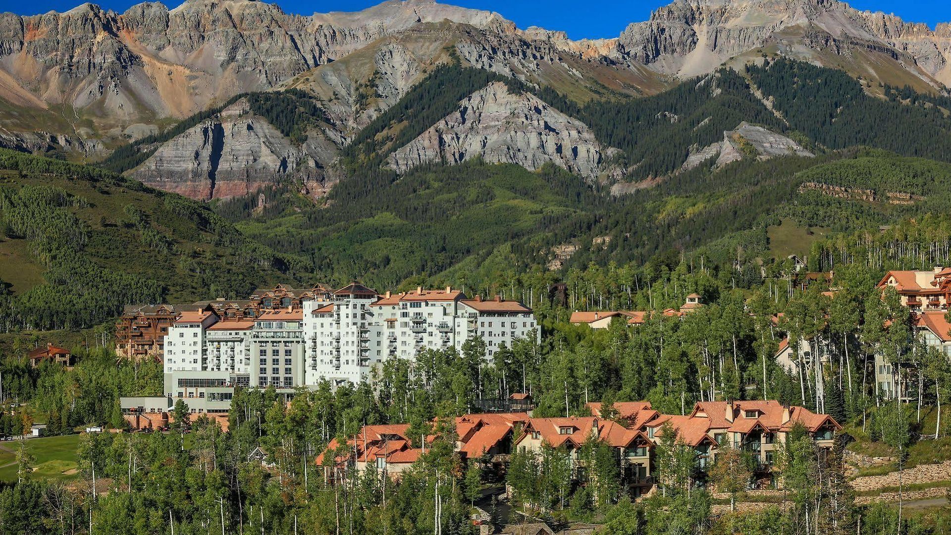 The Peaks And Resort