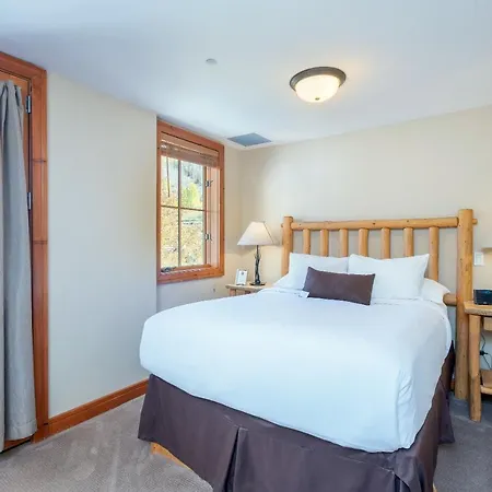 At Lost Creek 4*