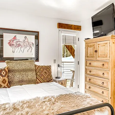 Double Diamond Ski-in/ski-out Apartment