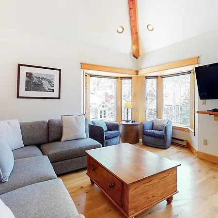 Smuggler E Apartment *