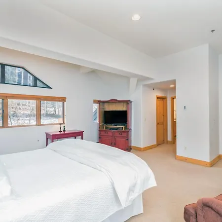 Hotel Bear Creek 303c