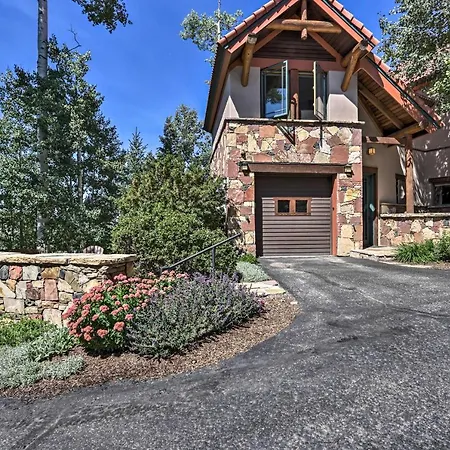 Upscale Ski-in/ski-out Escape W/ Deck + Grill *