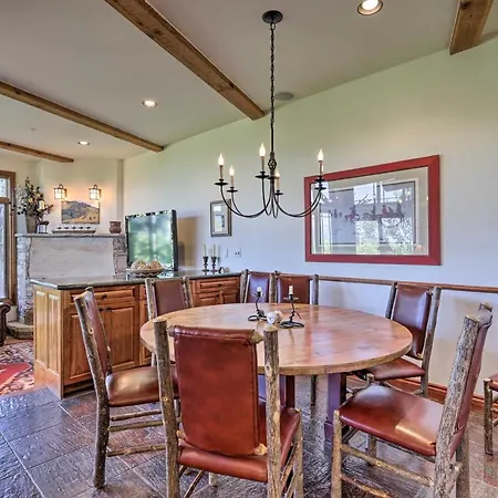 Upscale Ski-in/ski-out Escape W/ Deck + Grill *
