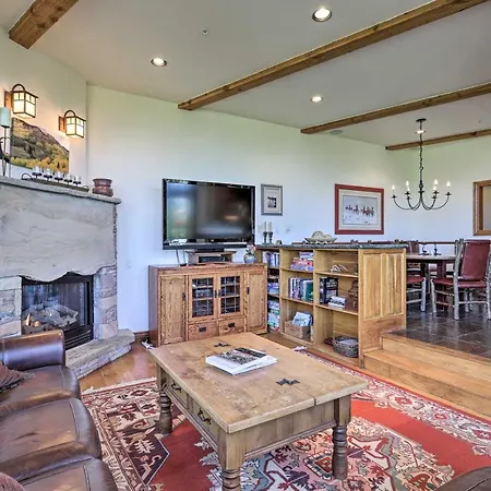 Upscale Ski-in/ski-out Escape W/ Deck + Grill Telluride