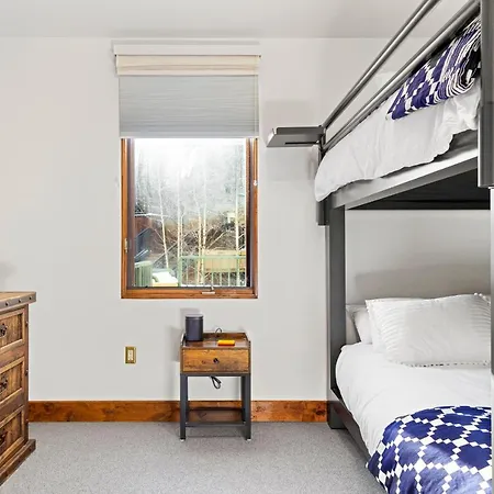 Apartment Dakota Place 7 *