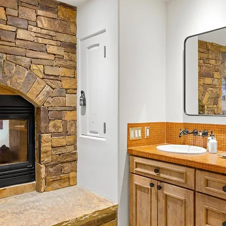 Dakota Place 7 *