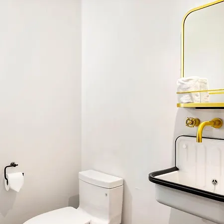 Apartment Dakota Place 7 *