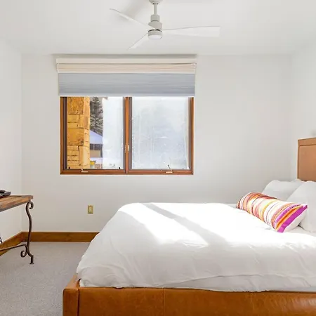 Apartment Dakota Place 7 *