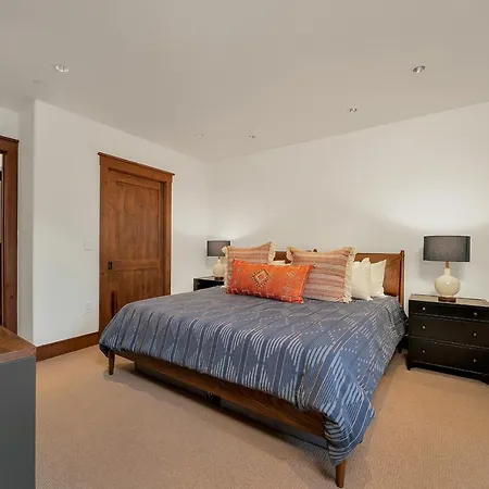 Ballard 203 Downtown Condo Postcard Views - 2Bd 2.5Ba Sleeps 4 Apartment