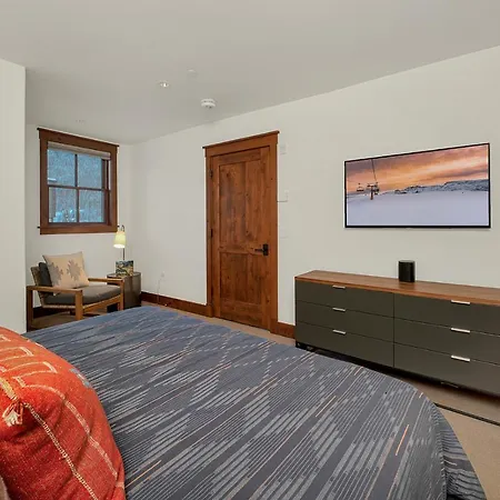 Apartment Ballard 203 Downtown Condo Postcard Views - 2Bd 2.5Ba Sleeps 4