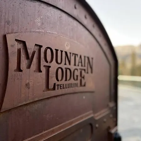 Blue Collar Boutique: Affordable Adventure Aparthotel 3*