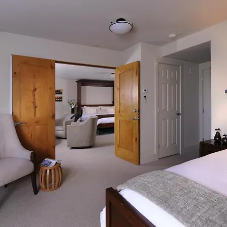 Columbia 30-31 Apartment *