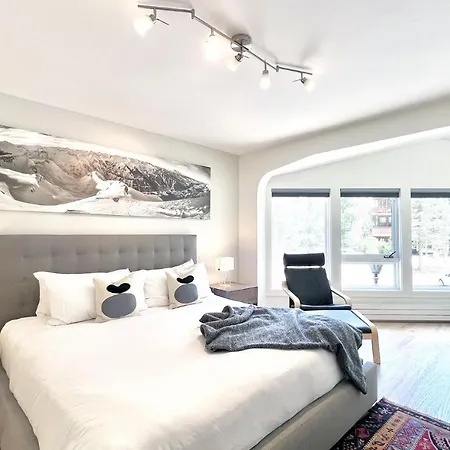 Chic, Modern - Walk Anywhere Viking 206 Apartment
