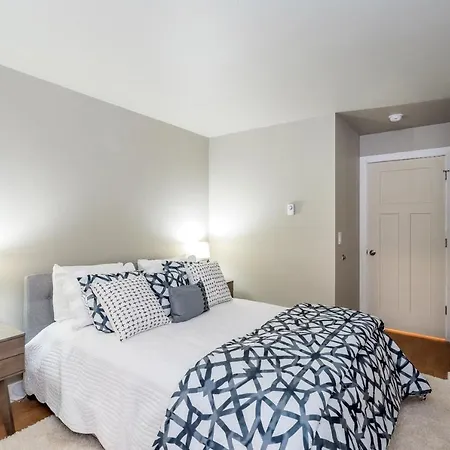 Stylish Convenience! Short Walk To Lifts, Gondola, Main St, Fall Line 210 Apartment *