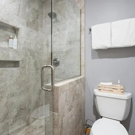 Ground Floor On River Trail, Walk To Apartment