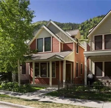 West Pacific Townhome Holiday home *